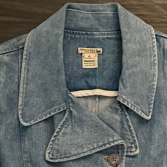 DEMOCRACY WOMENS BLUE DENIM JACKET DOUBLE BREASTED RETRO MEDIUM WASH SZ 6 - Picture 4 of 12